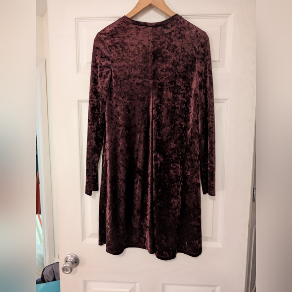 London Times Crushed Velvet Long Sleeve Dress in Deep Burgundy Women's Size 6 - Picture 2 of 4